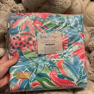 Lilly Pulitzer Vibrant Floral Lounge Towel